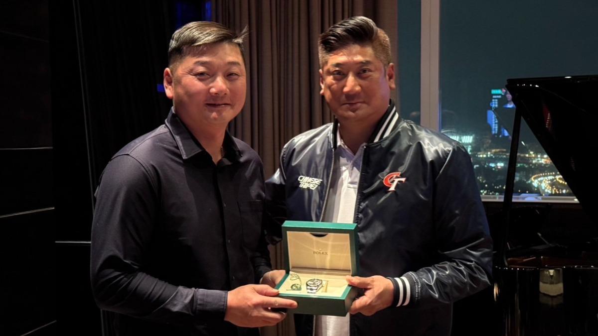 經典賽/辜仲諒不只發7000萬!還送教練團勞力士名錶 錶面有巧思