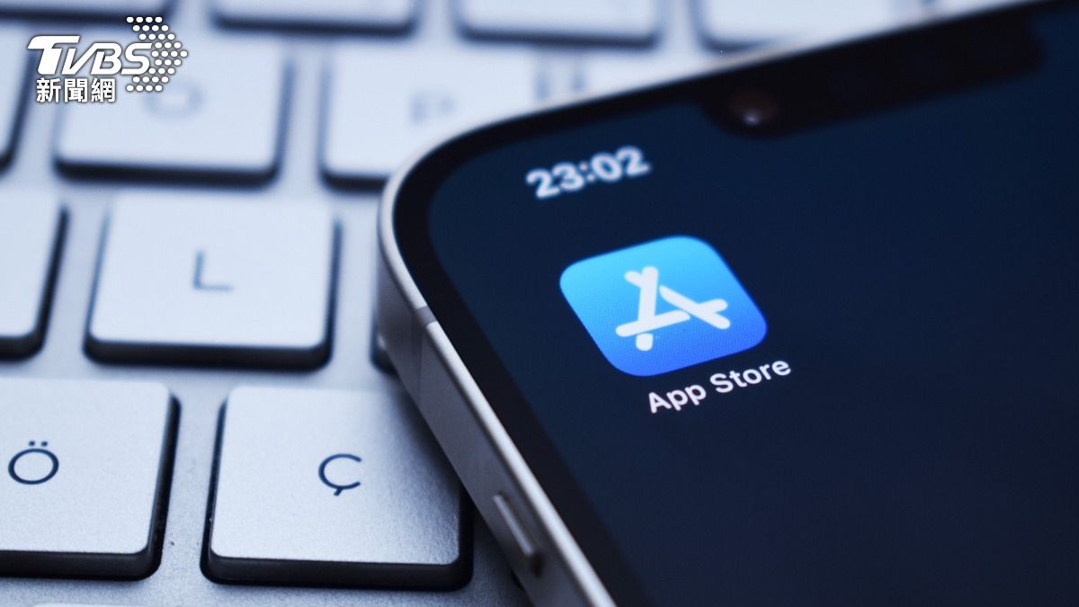 自2008年首次在iPhone上設立App Store以來，蘋果一直控制著「哪些App可以下載到設備上」。（示意圖／達志影像shutterstock）
