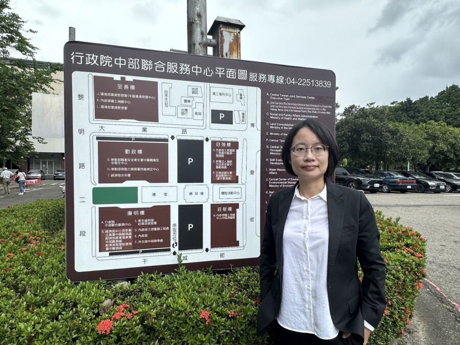 吳音寧感嘆過完年後,許多地方已開工大吉,不過行政院聯合服務中心卻面臨預算問題。(圖/翻攝自吳音寧臉書)