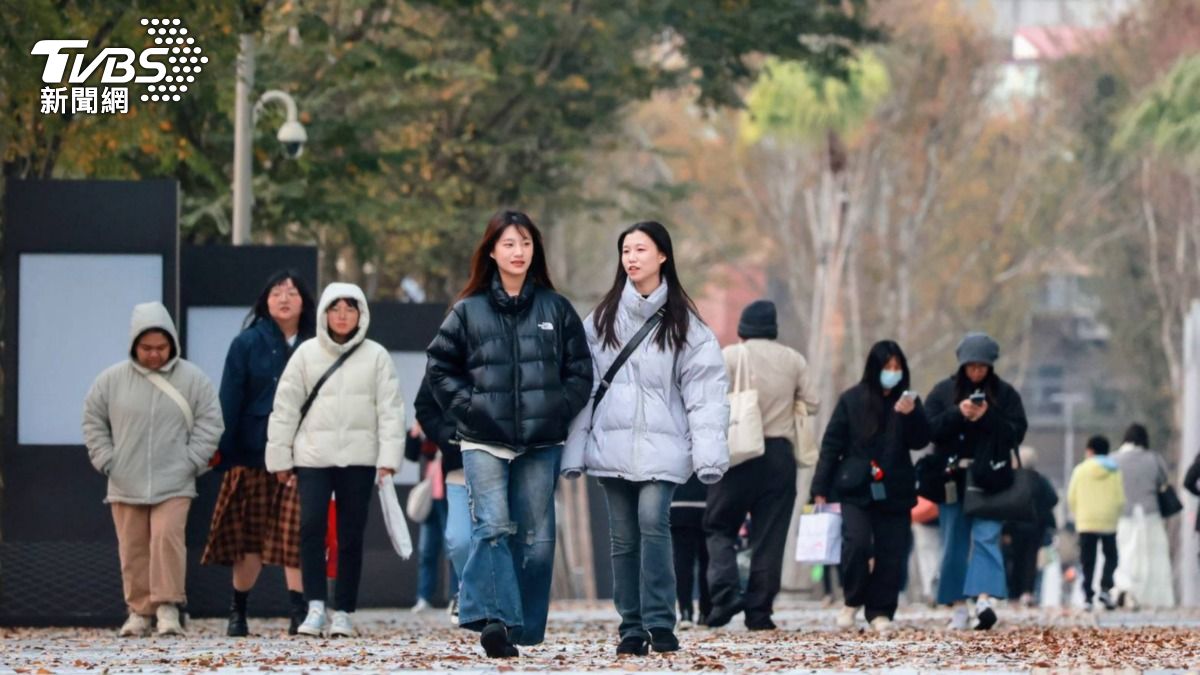 天氣/雨神今晚到!「南北夾擊」下2天 元宵全台溼答答