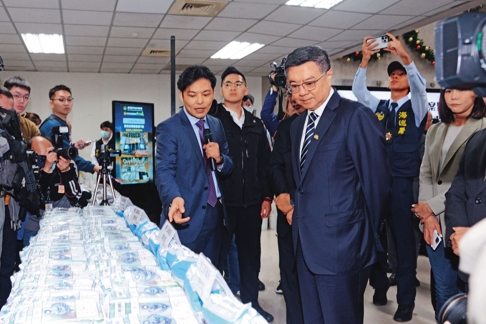 行政院依《毒品危害防制條例》相關規定，於去年11月將依托咪酯改列2級毒品並提高刑責。（圖／刑事局提供）