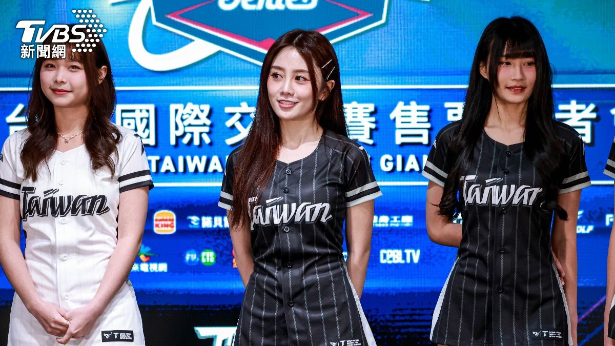 樂天巨人派出啦啦隊來台,中職也派出女孩應援。(圖/華子琛攝)