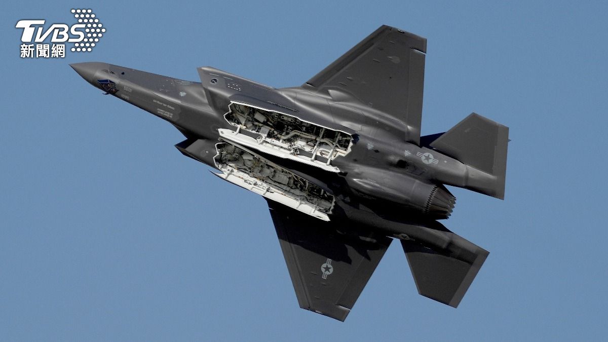 快訊/2架美軍F-35疑燃油耗盡 急降日本松山機場