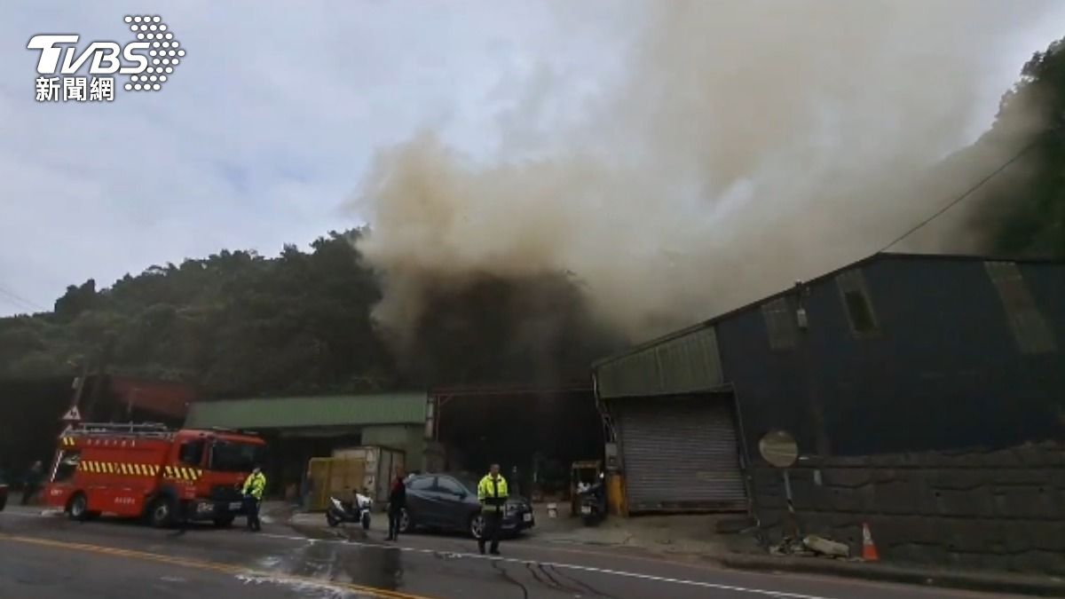 基隆汽修廠疑「排氣管粉塵」致火災 員工手燒燙傷急搶救