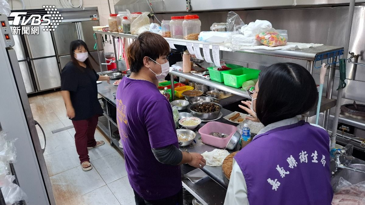 東石4.9星鮮蚵餐廳爆食物中毒 「6人上吐下瀉」衛生局稽查