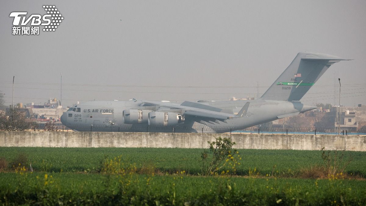 美國軍用運輸機，載逾百移民返回印度。（圖／達志影像路透社）