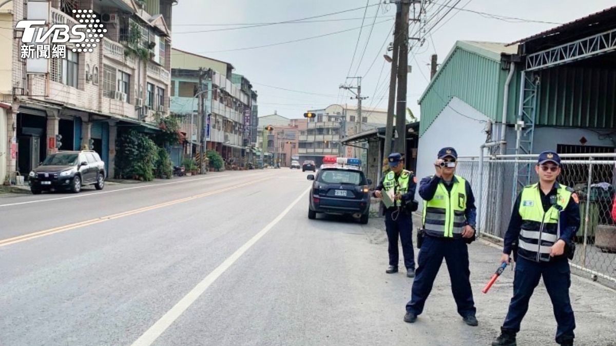 屏東縣里港分局表示,為了加強轄內路口交通事故防制,警方將再度展開交通大執法。(圖/TVBS)