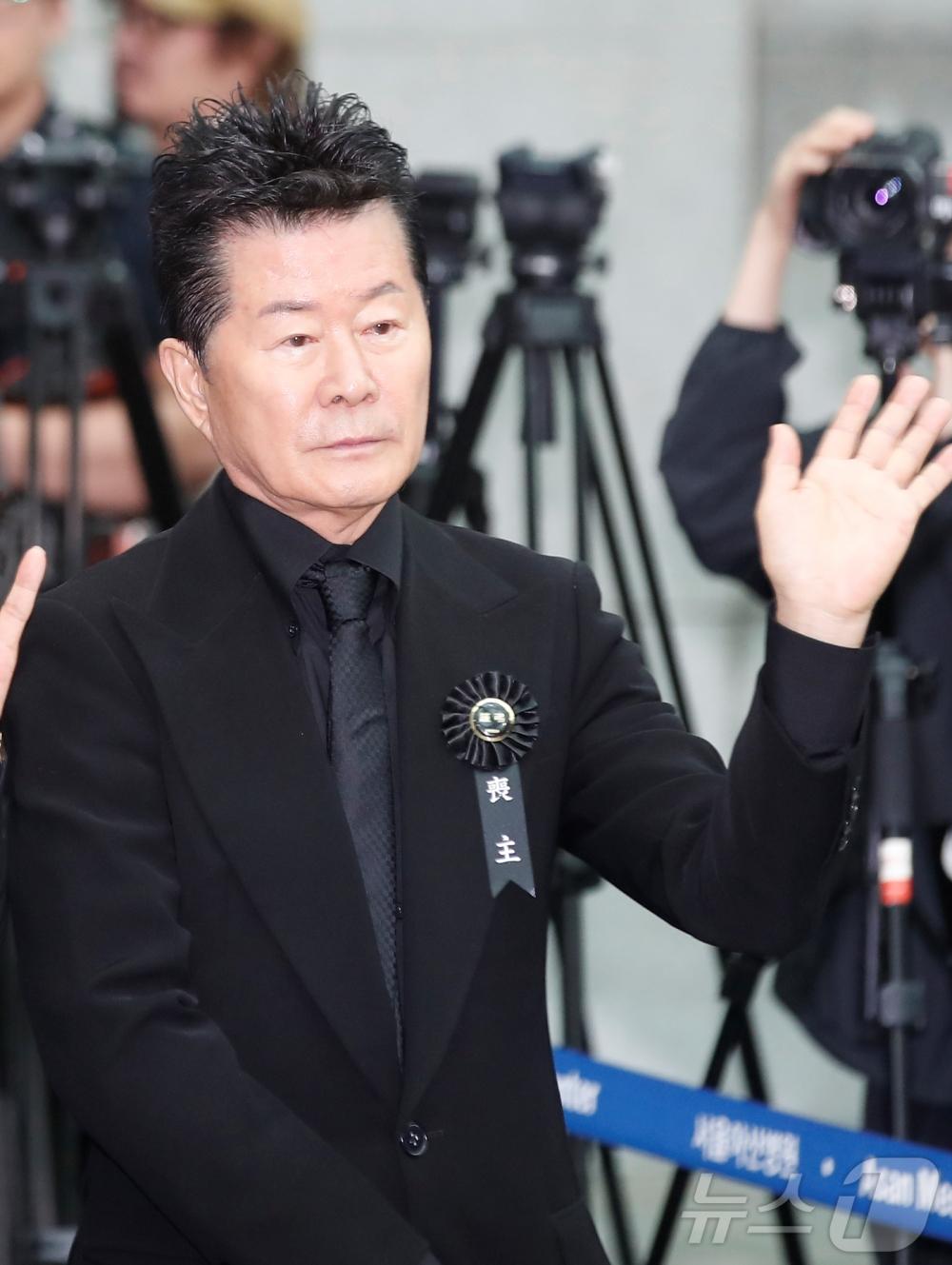 太真兒去年7月才送走另一老歌歌手玄哲。(圖/news1提供)
