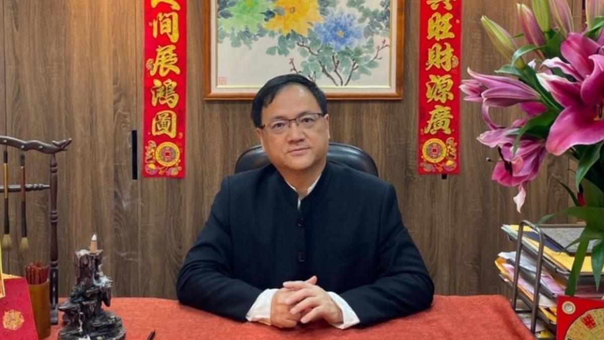 風水師江柏樂建議骨灰。(圖/江柏樂提供)