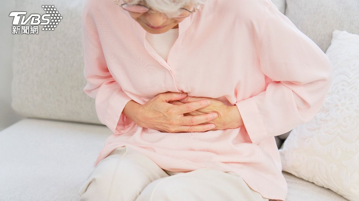 60歲婦食慾體重正常!「排便冒1徵兆」確診胰臟癌 膽囊腫成水球