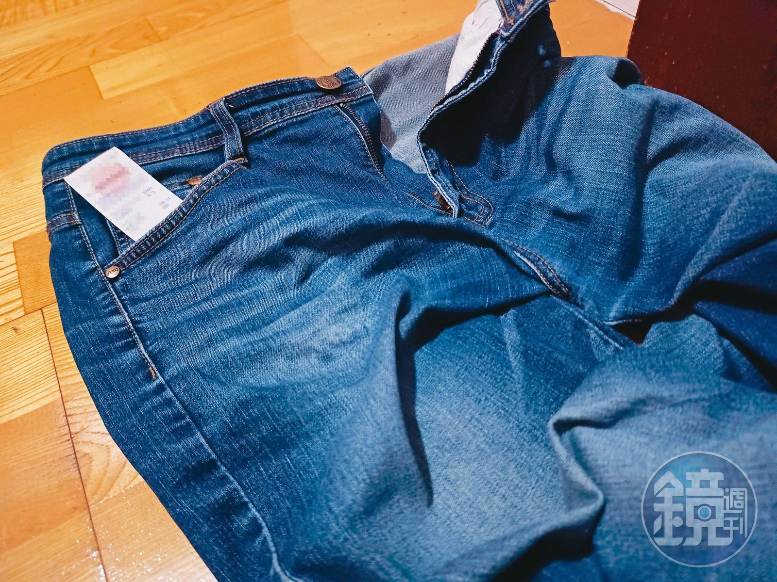 郭家洗衣機中一條染血牛仔褲內的發票，讓檢警循線證實是林女與兒子合謀殺害少女。示意畫面，非當事跡證。（圖／鏡週刊）
