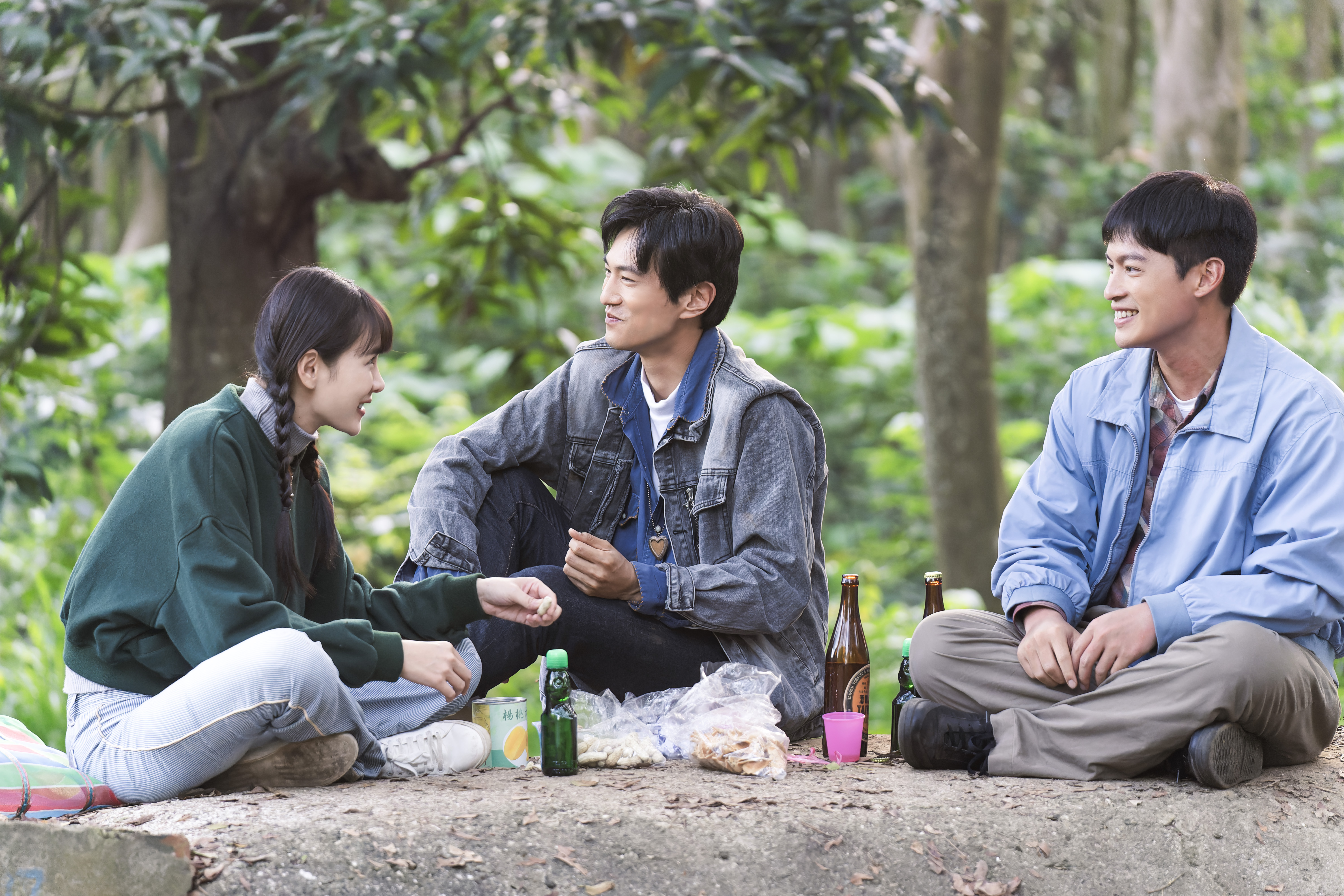 劇中安心亞(左)對鍾承翰(中)、許孟哲的差別待遇越發明顯,令人好奇後續的情感發展。(圖/公視台語台提供)