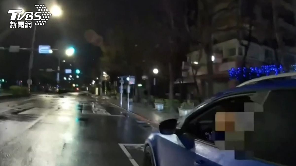駕駛疑毒駕恍神停路邊 硬拗「車熄火」被警搜出安毒