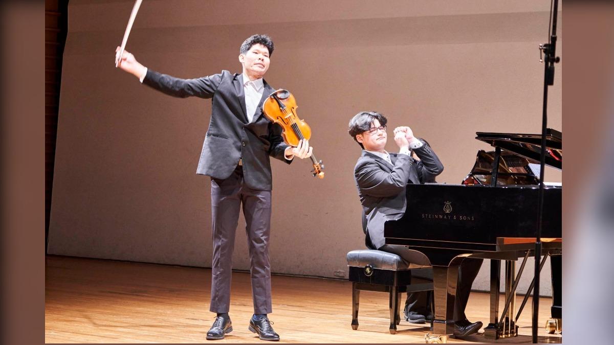 18歲混血鋼琴家攜小提琴手共演 譜《卡門幻想曲》完美收尾