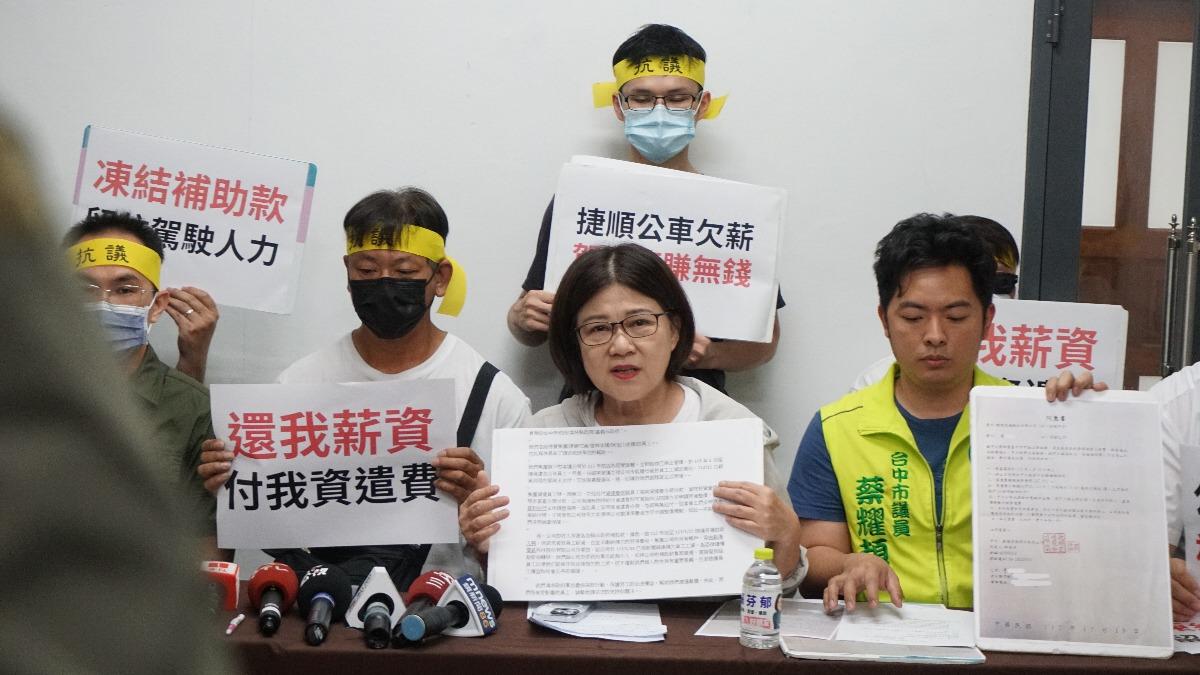 後續眾人找上民進黨台中市議員張芬郁、蔡耀頡陳情。(圖/民進黨議員張芬郁提供)