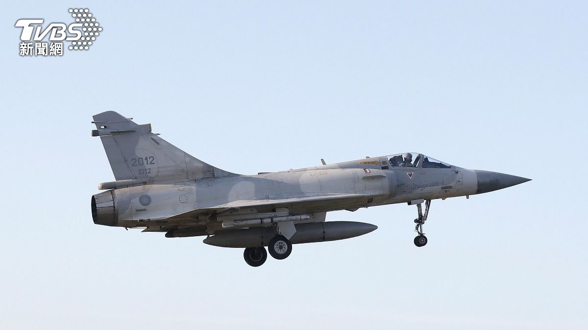 11共機艦擾台!3架「逾越中線」 進台灣西南空域