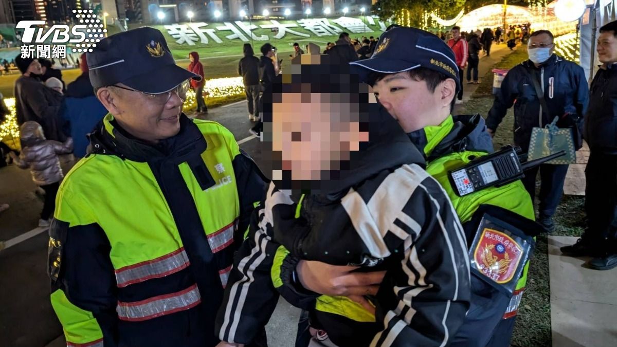 新北燈會人潮炸裂!開幕至今「15名幼童」走丟 全靠暖警尋回