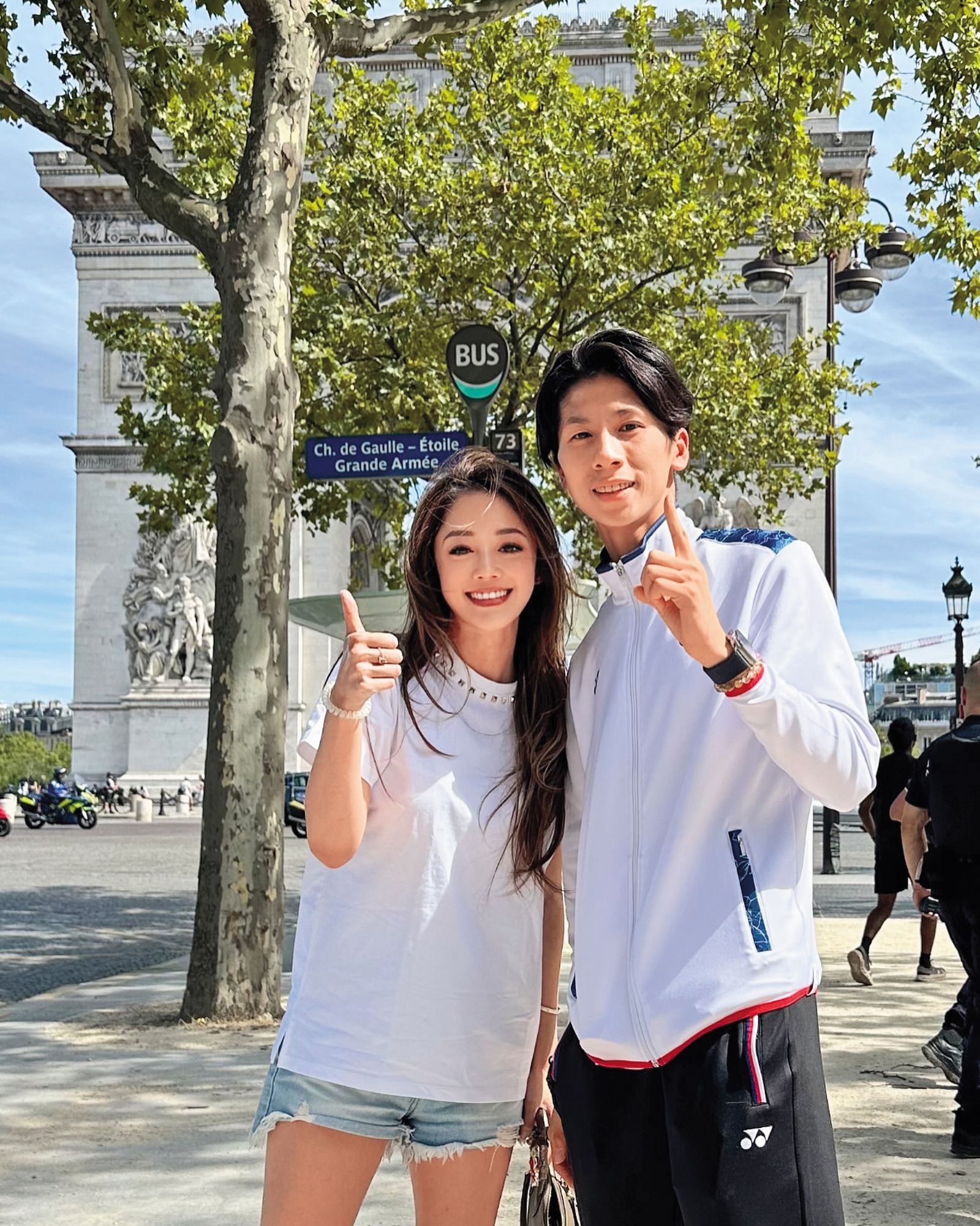 除了一人豪奢之外，林千又（左）也會跟名人合照，包括巴黎奧運金牌得主林郁婷（右）。（圖／翻攝自林千又IG）