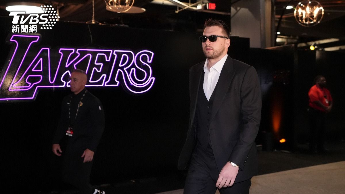 NBA/唐西奇湖人首秀現場變77號球衣海 捐1600萬元助加州野火