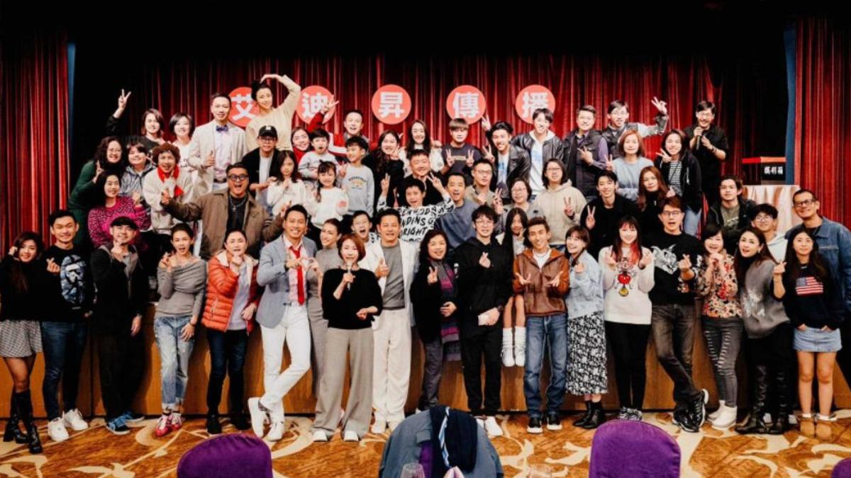 徐乃麟日前分享經紀公司艾迪昇尾牙照片,除了孫興、林美貞,還有許多大咖藝人參加。(圖/翻攝自徐乃麟臉書)