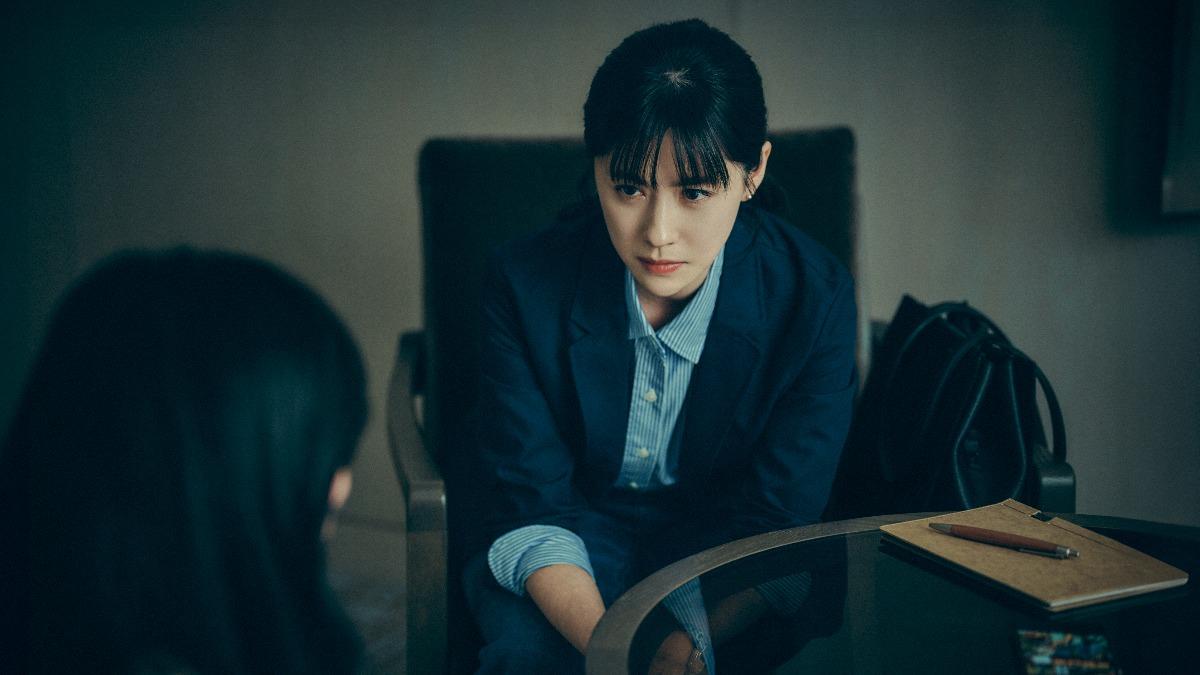 《死了一個娛樂女記者之後》林予晞追查女星婚變新聞。(圖/鏡文學提供)
