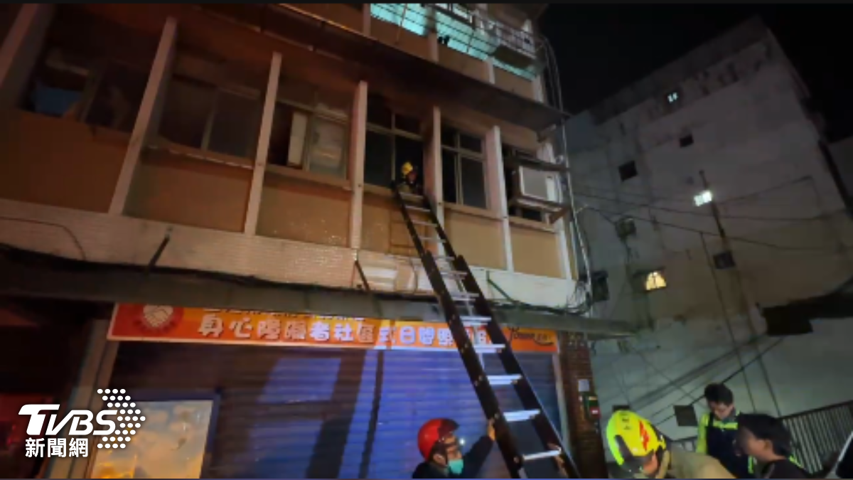 基隆住宅火警!77歲視障婦人一度受困 送醫插管搶救