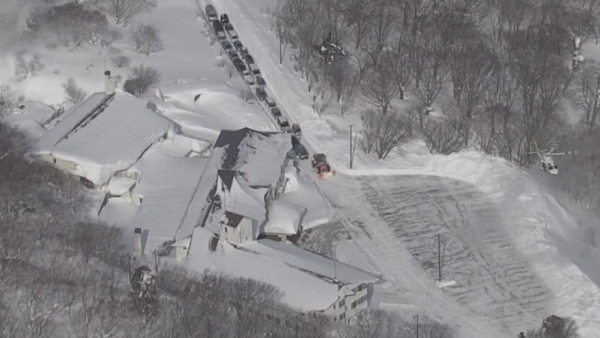 福島二度雪崩「62人困溫泉鄉」 當局急派直升機救援