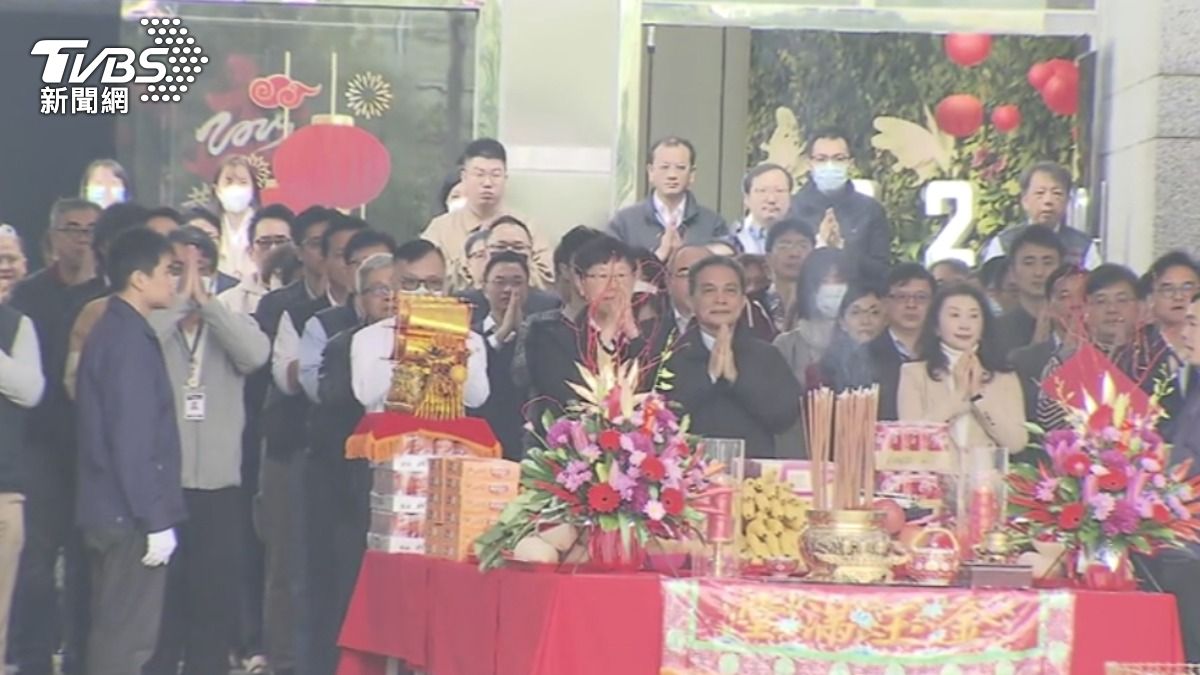 鴻海今(12)日舉行新春團拜。(圖/TVBS)