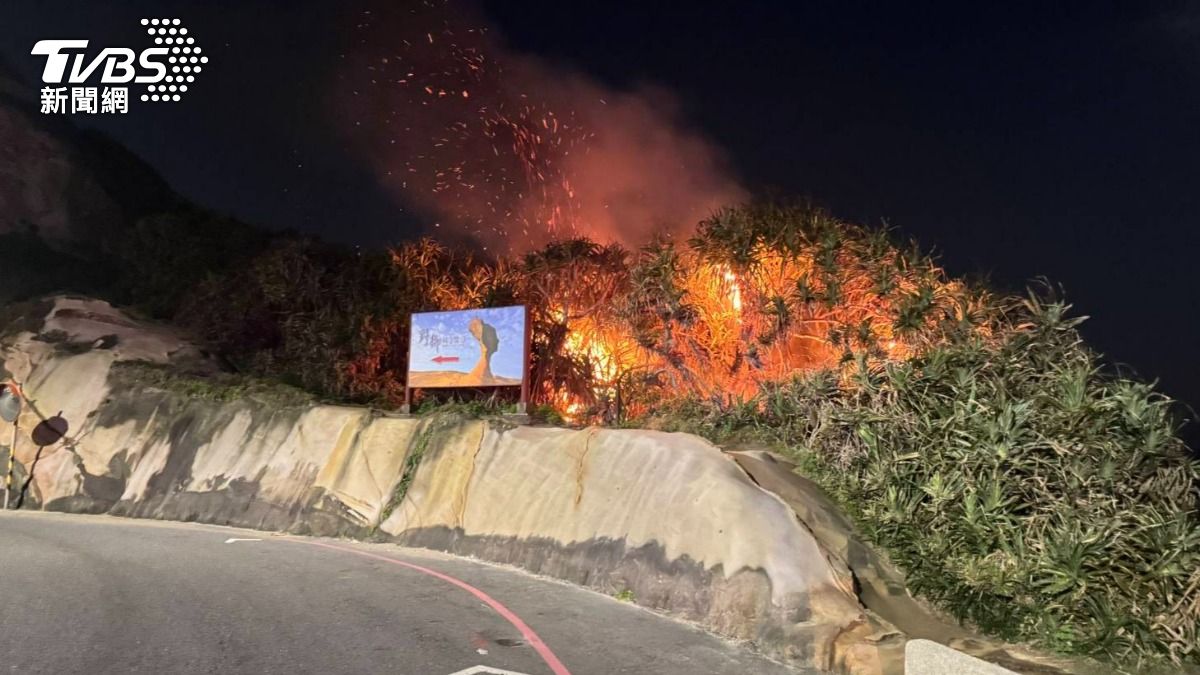 開學日闖禍！新北5國中生放鞭炮釀火警　險燒了萬里駱駝峰