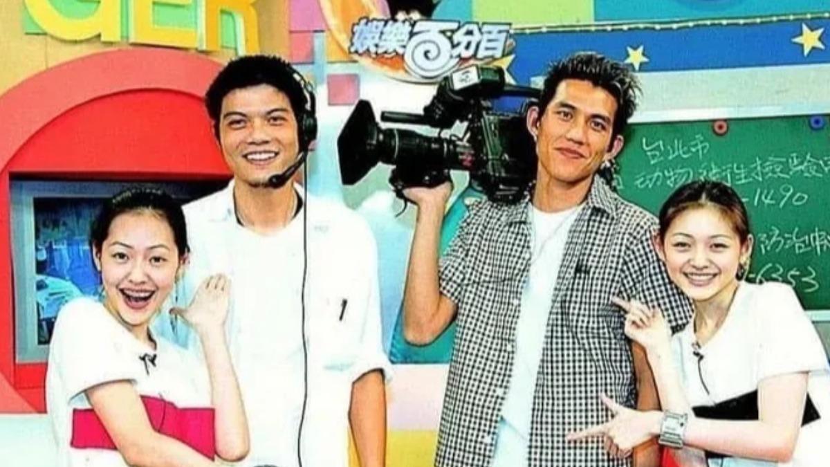 大S、小S常在《娛樂百分百》和工作人員互動。(圖/翻攝自抖音)