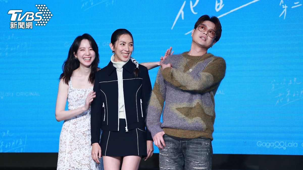 《第一次遇見花香的那刻》林辰唏(中)周旋於程予希、李易。(圖/黃城碩攝)