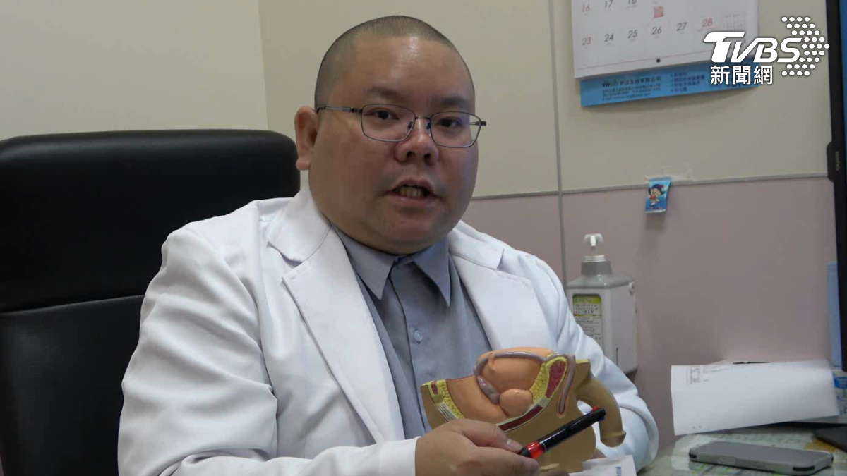 醫生說明。(圖/TVBS)