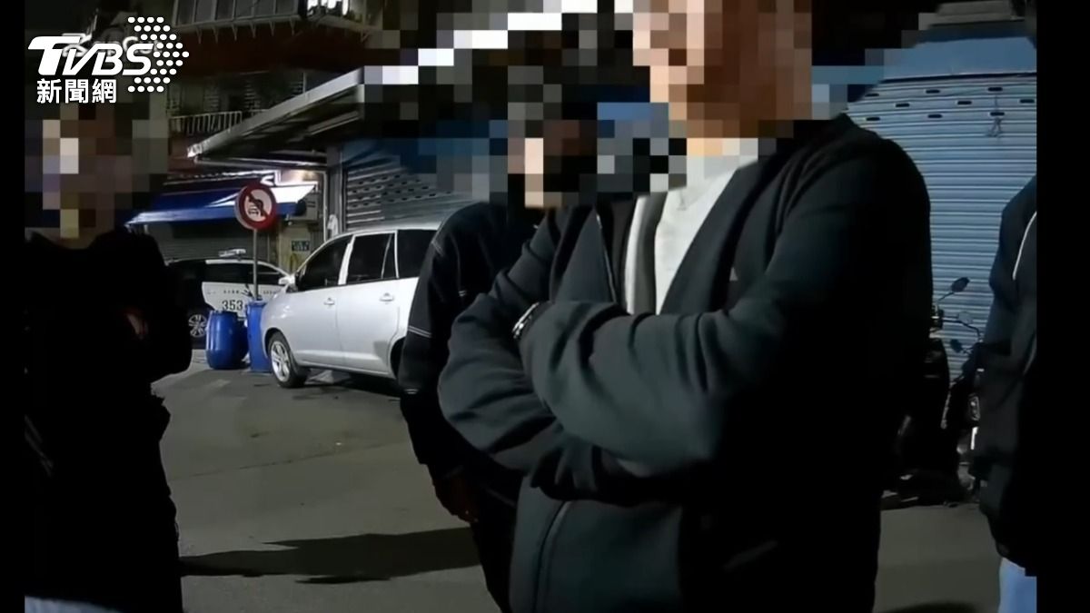 警方找到涉案的吳男等人。(圖/TVBS)