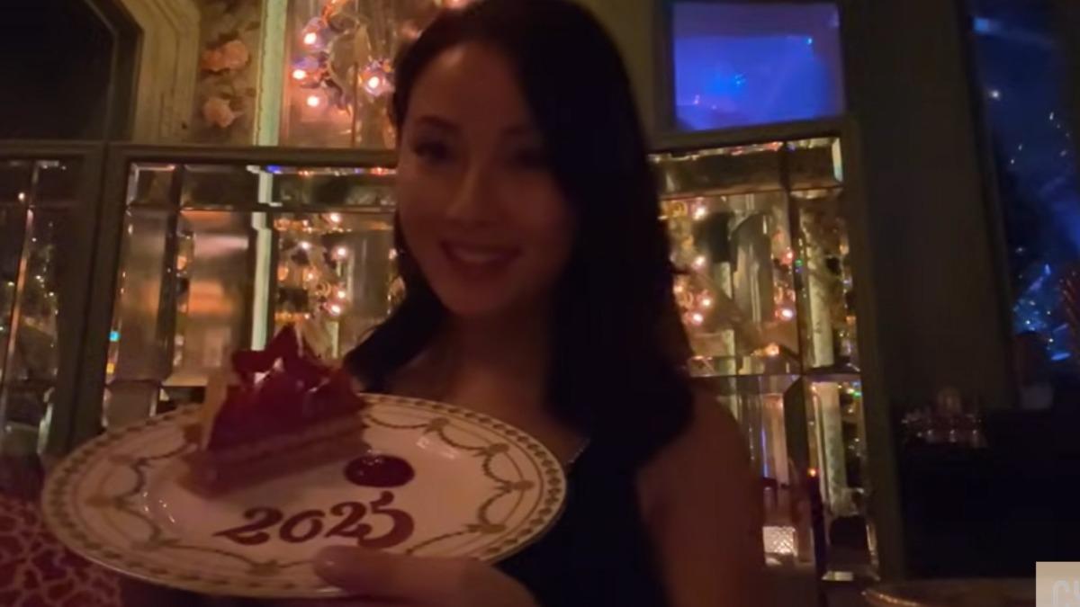 袁嘉敏參加富豪飯局。(圖/翻攝自袁嘉敏YT)