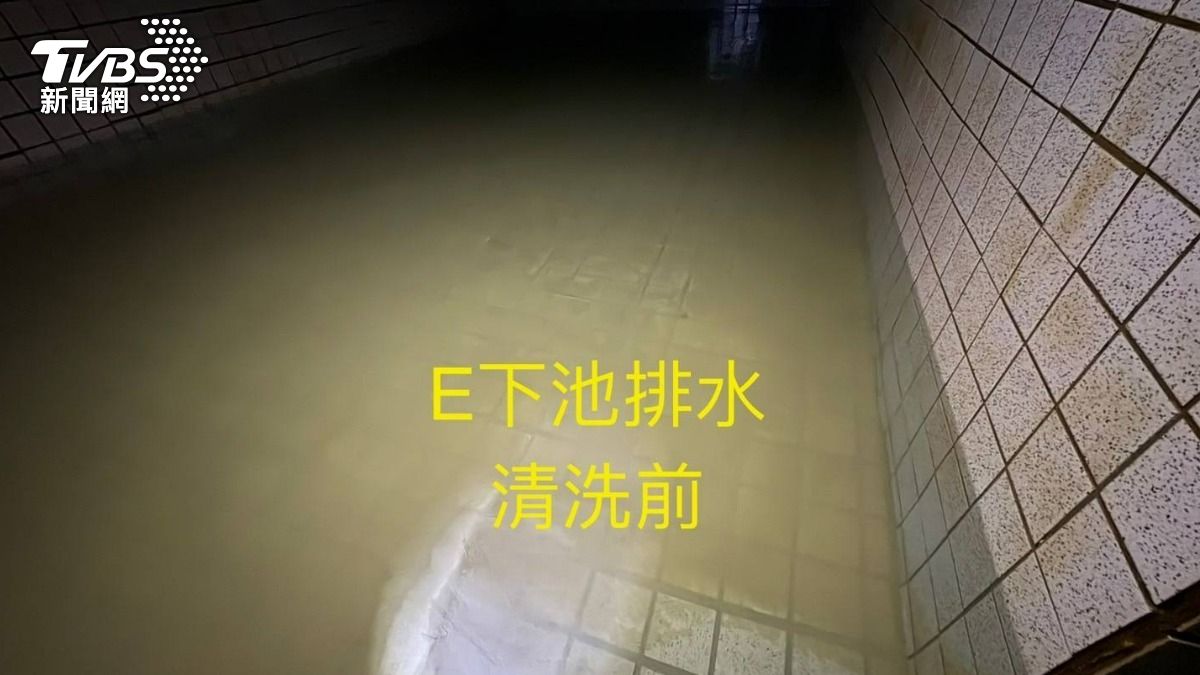 平鎮水塔及蓄水池出現大量黃泥水及白濁水質。(圖/TVBS)