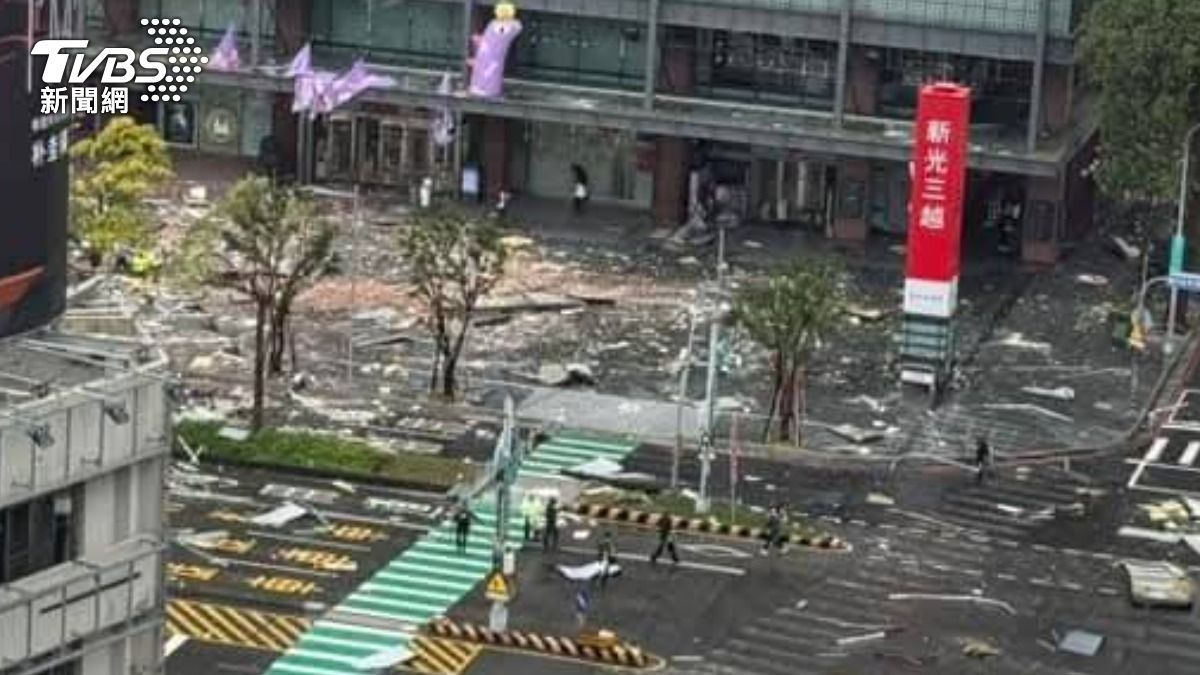 新光三越發生恐怖氣爆。(圖/TVBS)