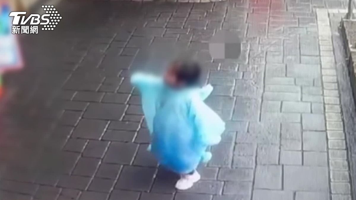 遊客人潮爆!4歲女十分老街走失 越籍母急尋