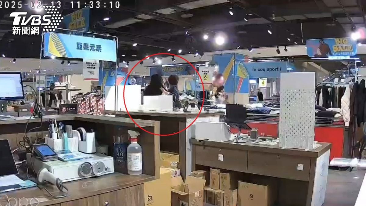 台中新光三越氣爆震超大 樓上特賣會逛街民眾「驚嚇逃竄」