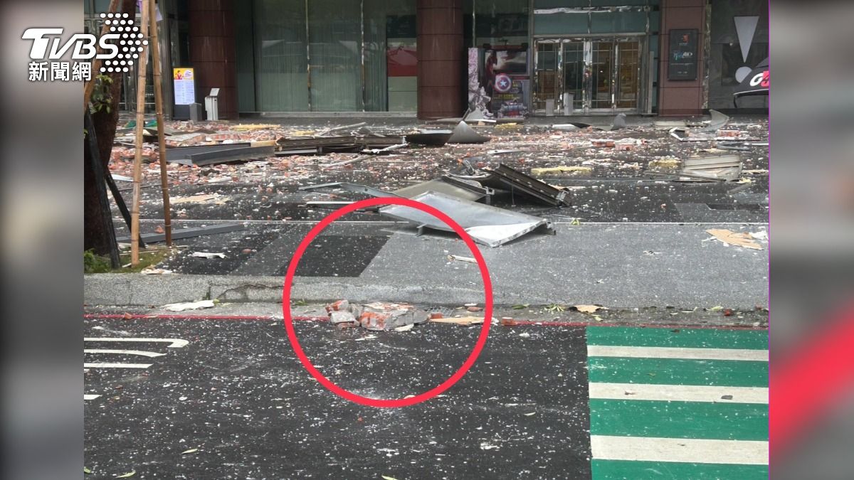 疑似致命的石頭。(圖/林冠丞攝)