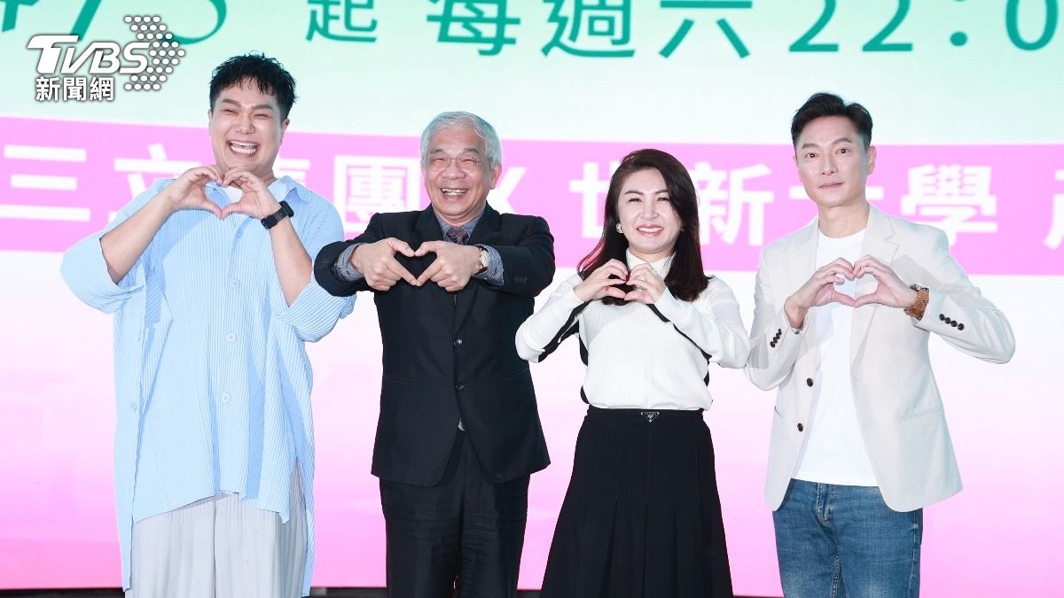 關韶文(左)和謝祖武(右)擔任《戀愛,重修中》戀愛觀察員。(圖/黃城碩攝)