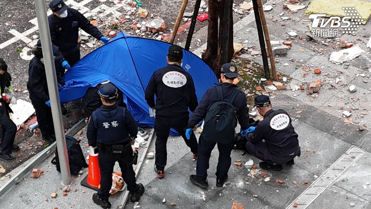 男子癱倒路邊身亡。(圖/呂世樺提供)