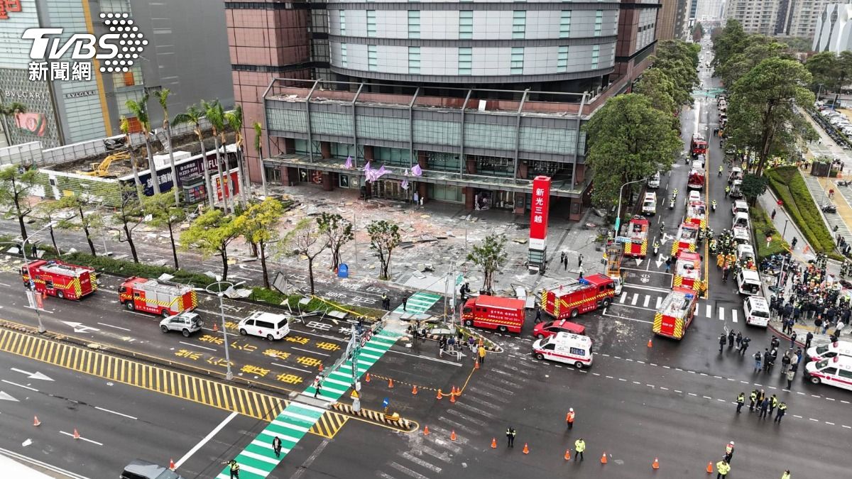 台中市消防局出動多輛消防車與救護車參與救援。（圖／呂世樺提供）
