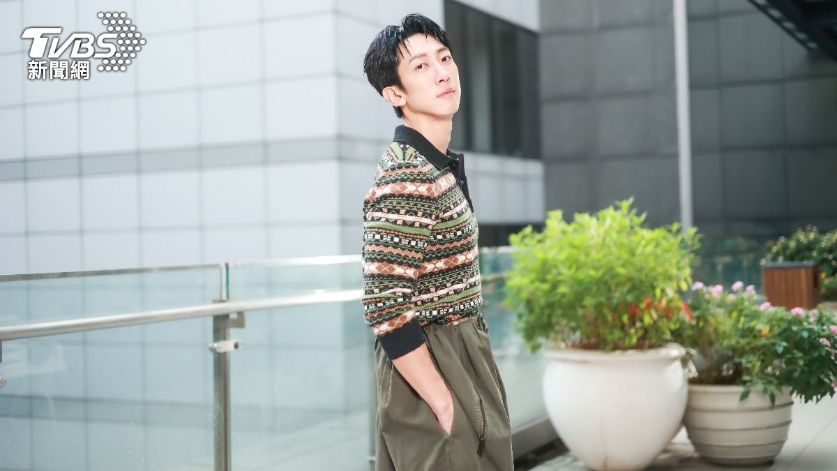 張哲偉在《全面管控》飾演的AI機器人「恆4」。(圖/趙世平攝)