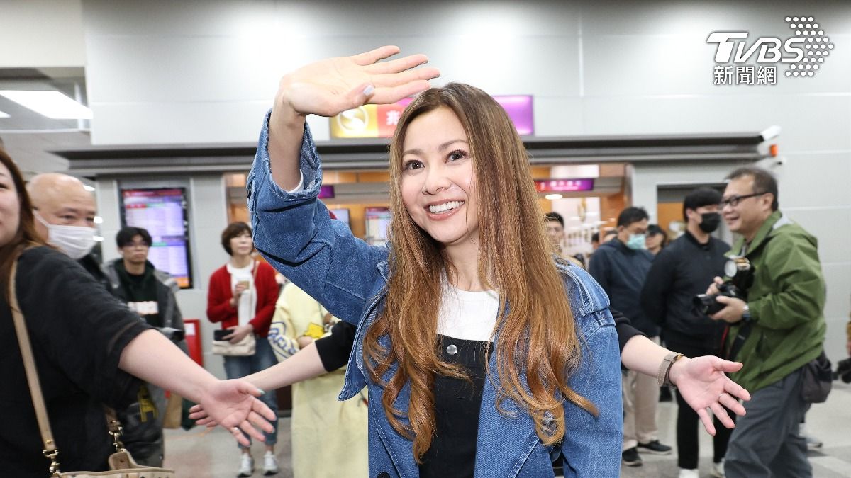 直擊/《柯南》歌姬倉木麻衣松山機場開「握手會」 1舉動太感人