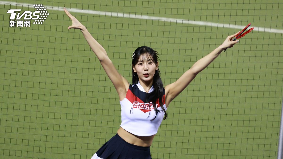 樂天巨人啦啦隊隊長睦那京。(圖/華子琛攝)