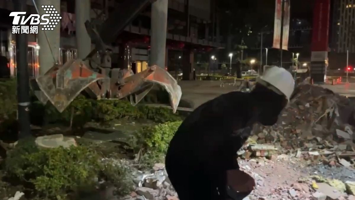 台中新光三越13日發生嚴重氣爆。（圖／TVBS）
