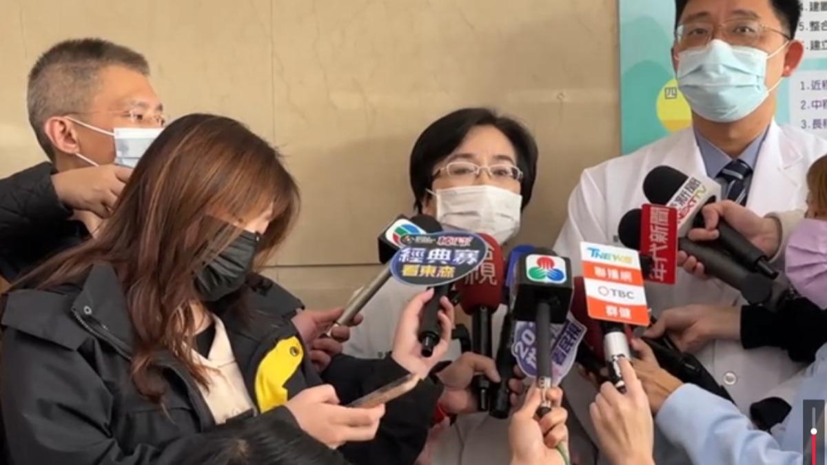 中醫大兒童醫院副院長周宜卿 說明女童病況(圖/TVBS)