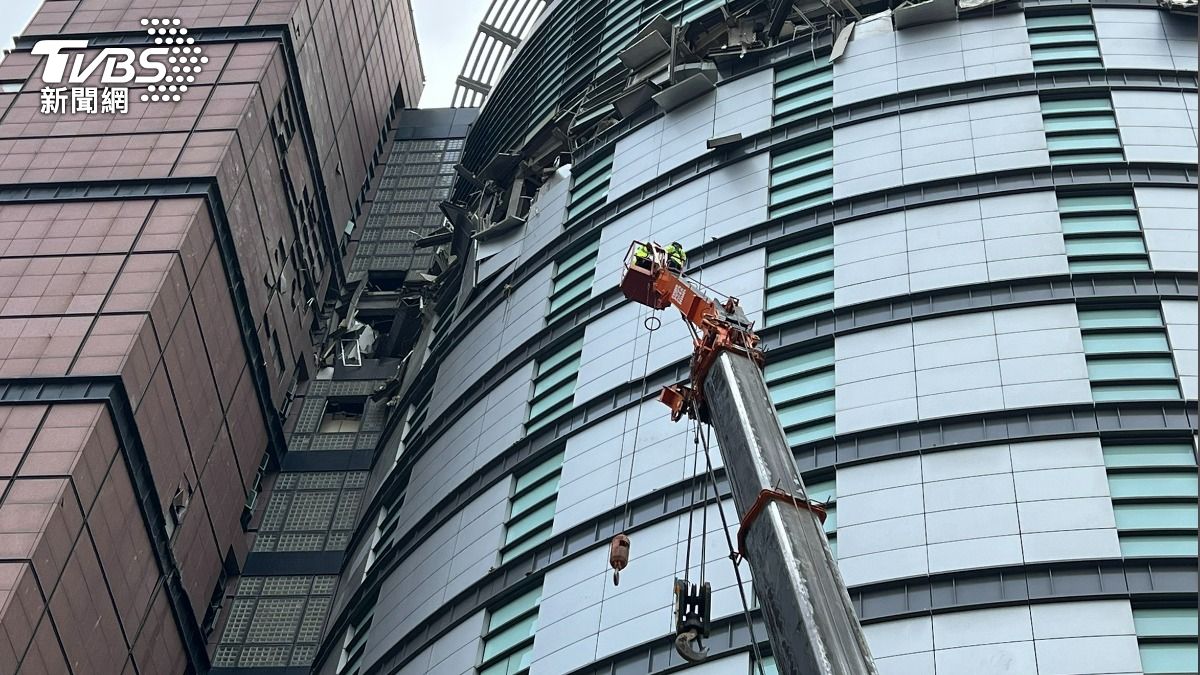 台中氣爆員工士氣低 新光三越總經理發內部信:沒有人是孤單的