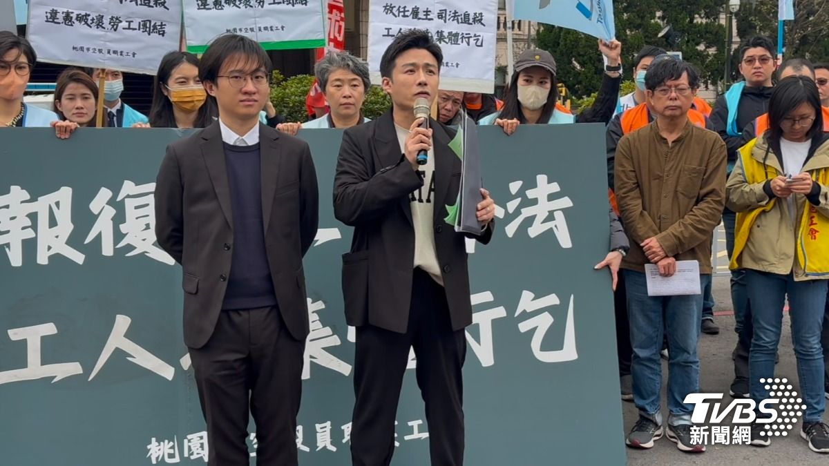 桃園市空服員職業工會律師李荃和(右)。(圖/潘千詩攝)