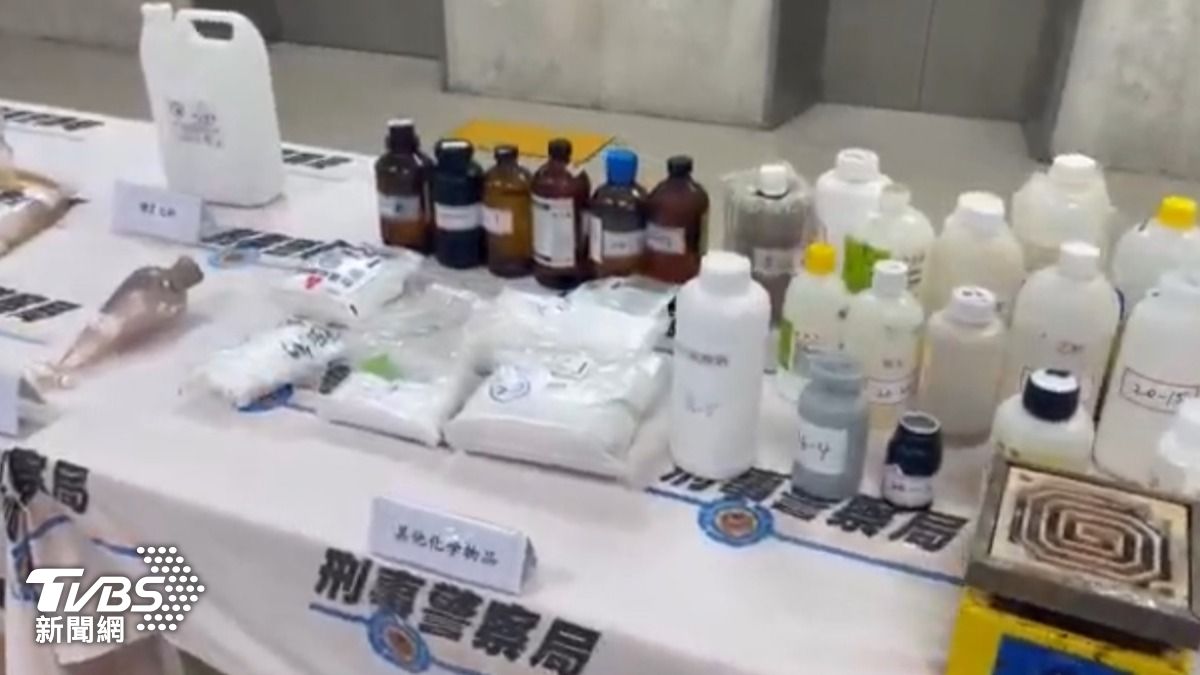 證物擺放照片。(圖/TVBS)